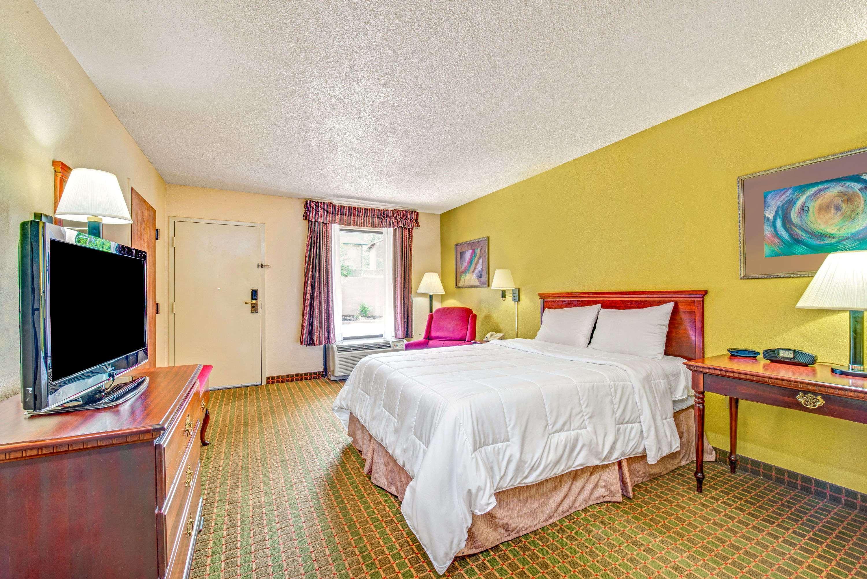 Baymont By Wyndham Mcdonough Hotel Luaran gambar
