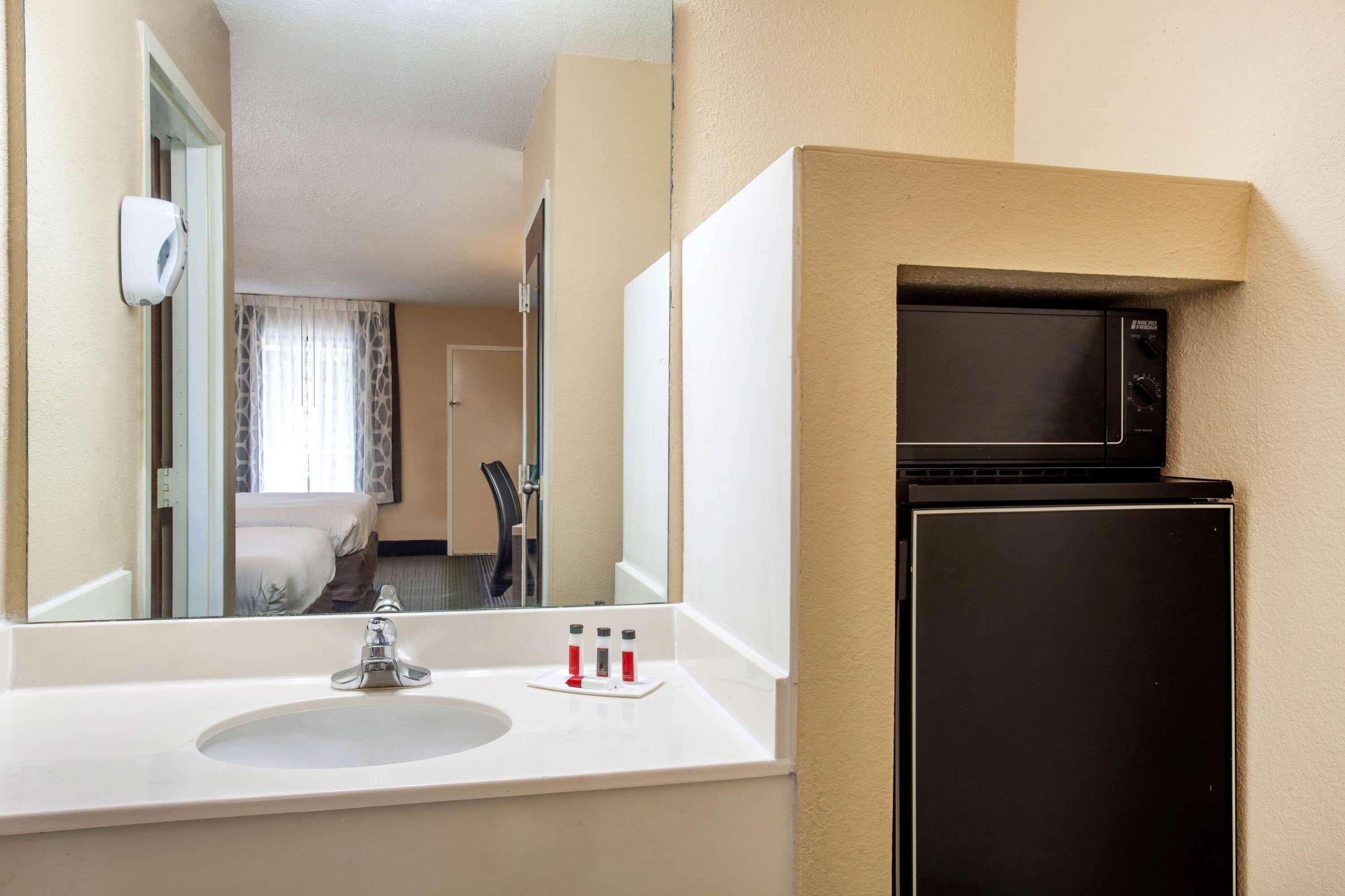 Baymont By Wyndham Mcdonough Hotel Luaran gambar